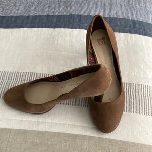 Anne Klein 3.5 inch heel. Leather/suede upper. Medium brown